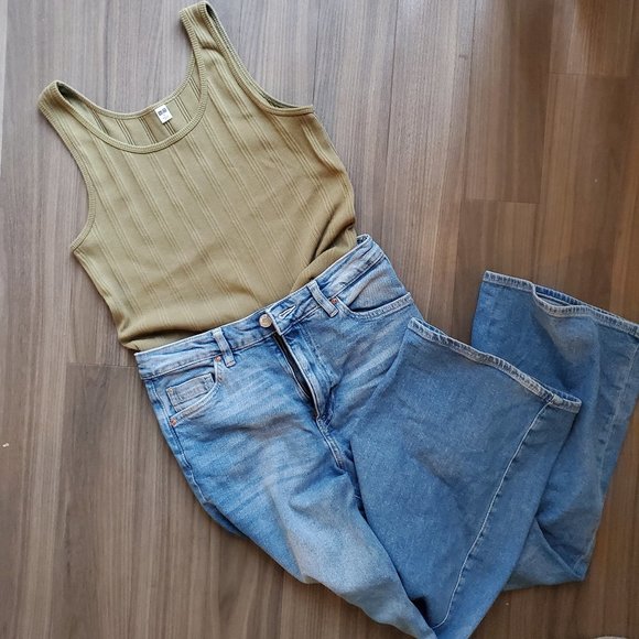 Uniqlo Ribbed Tank Top in Olive Green - Picture 7 of 8